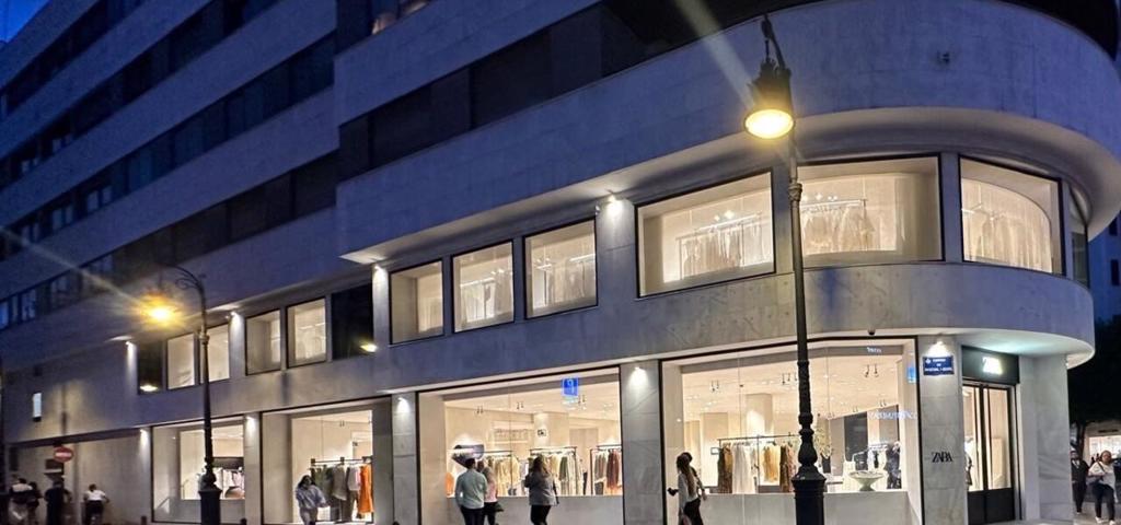 Η Deka Immobilien πουλά το ZARA στη Βαλένθια για €30 εκατ. Η Deka Immobilien πουλά το ZARA στη Βαλένθια για €30 εκατ.